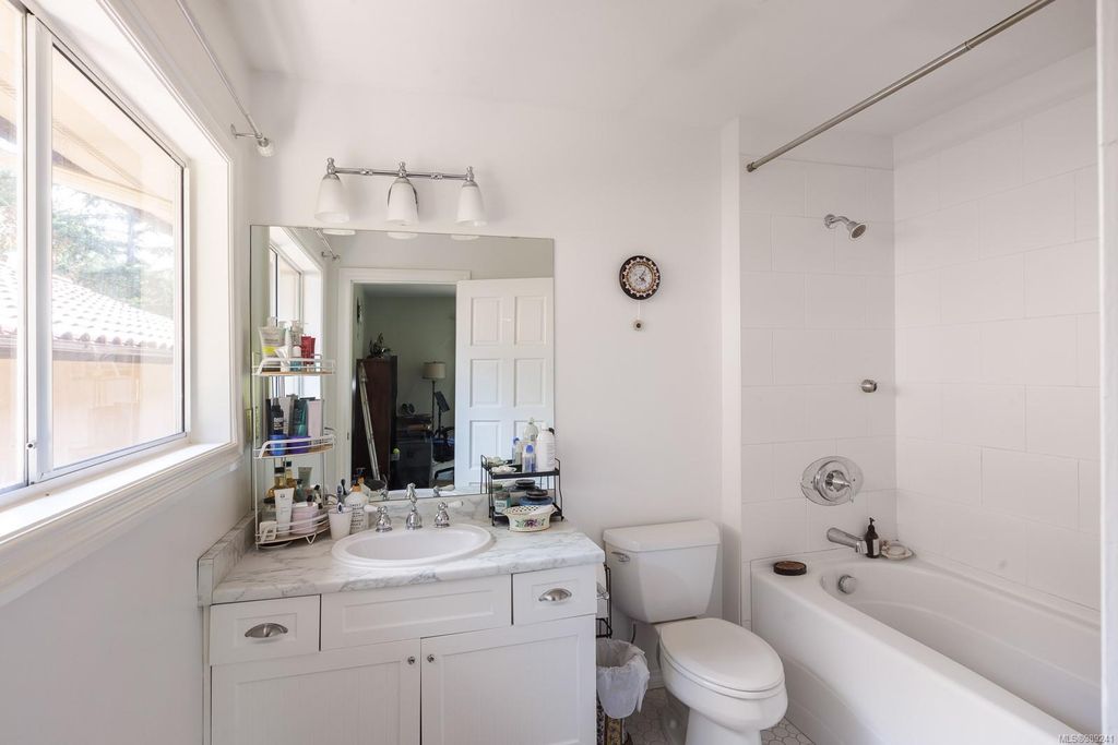 listing image 16047819229468110130