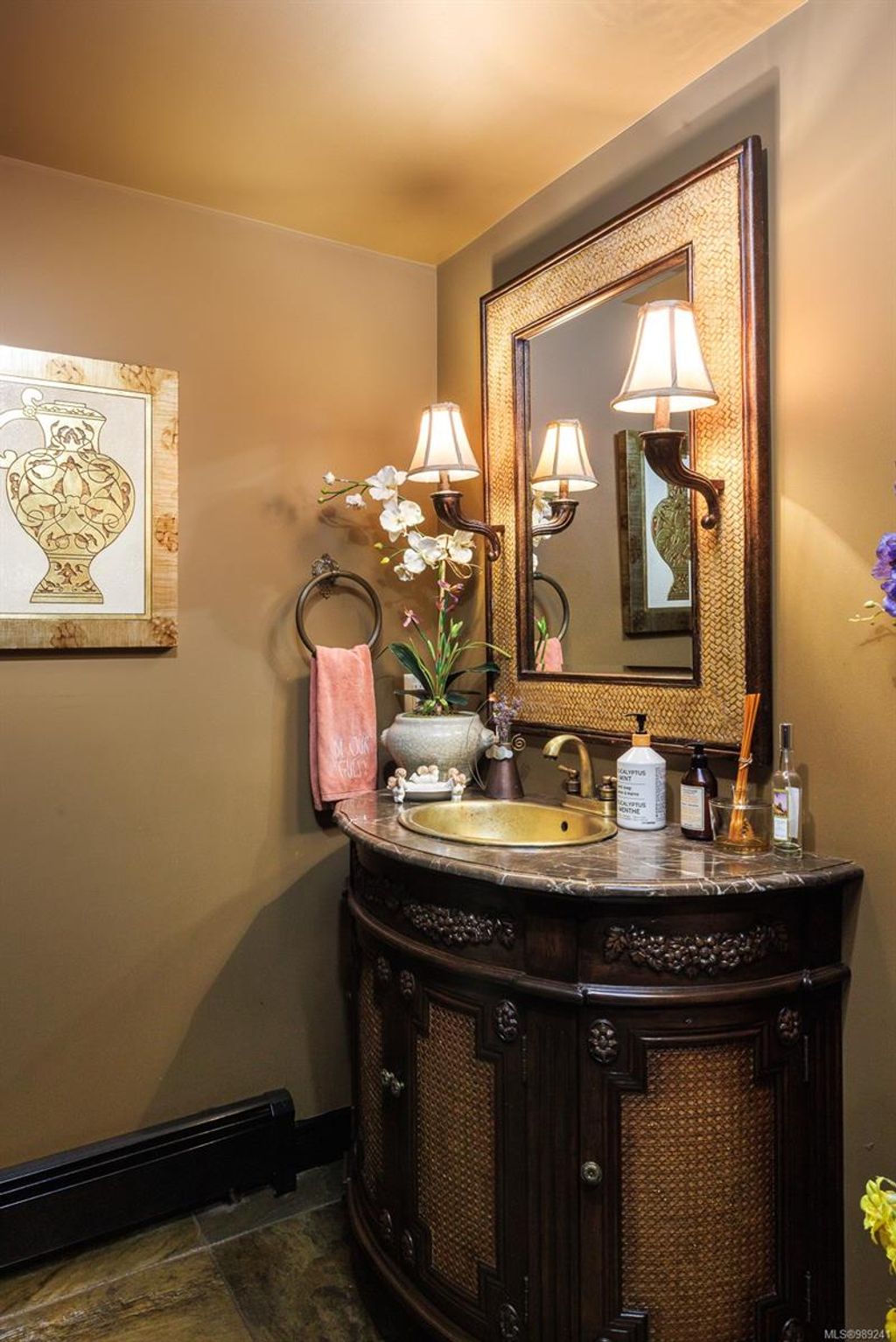 listing image 16048931858155594165