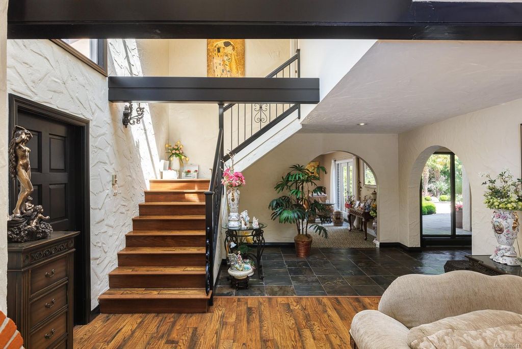listing image 16045223822077678419