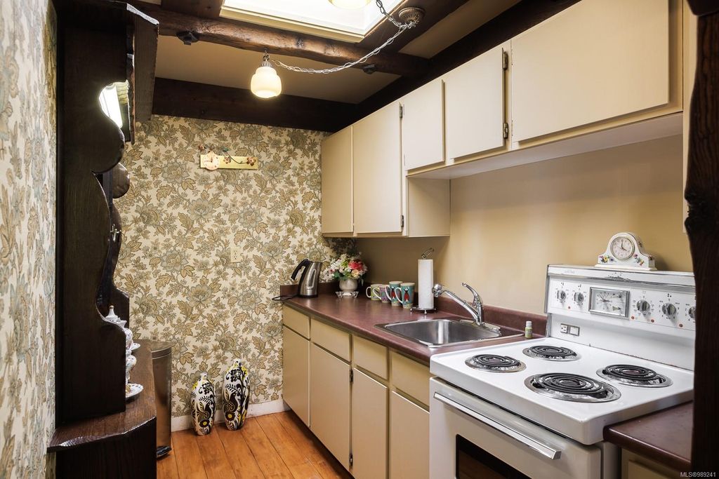 listing image 16045482985302056894