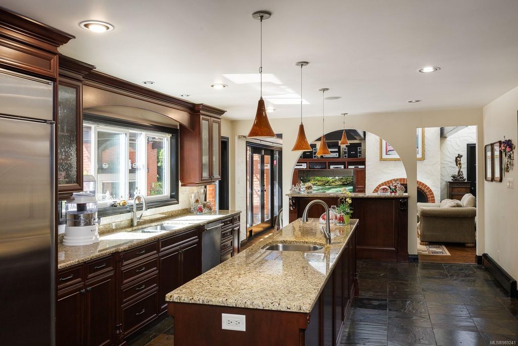 listing image 16048357432447956732