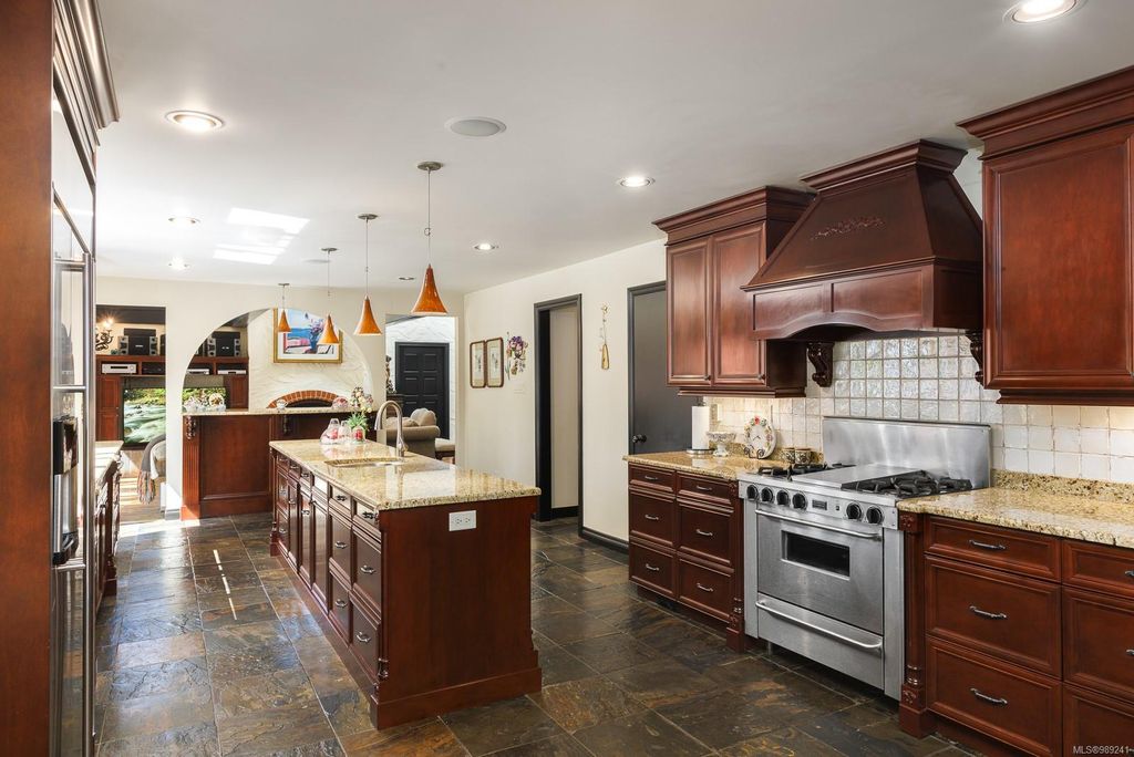 listing image 16043359990679823943