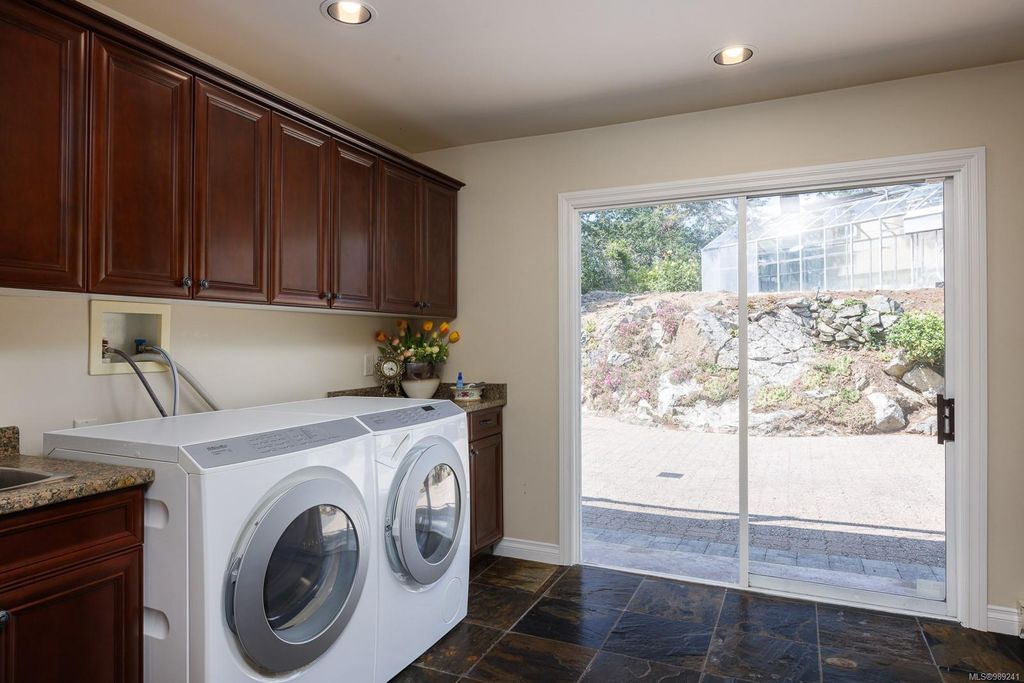 listing image 16049850439277903482