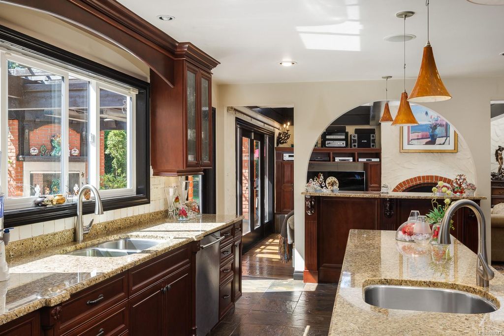 listing image 16045919015650639669