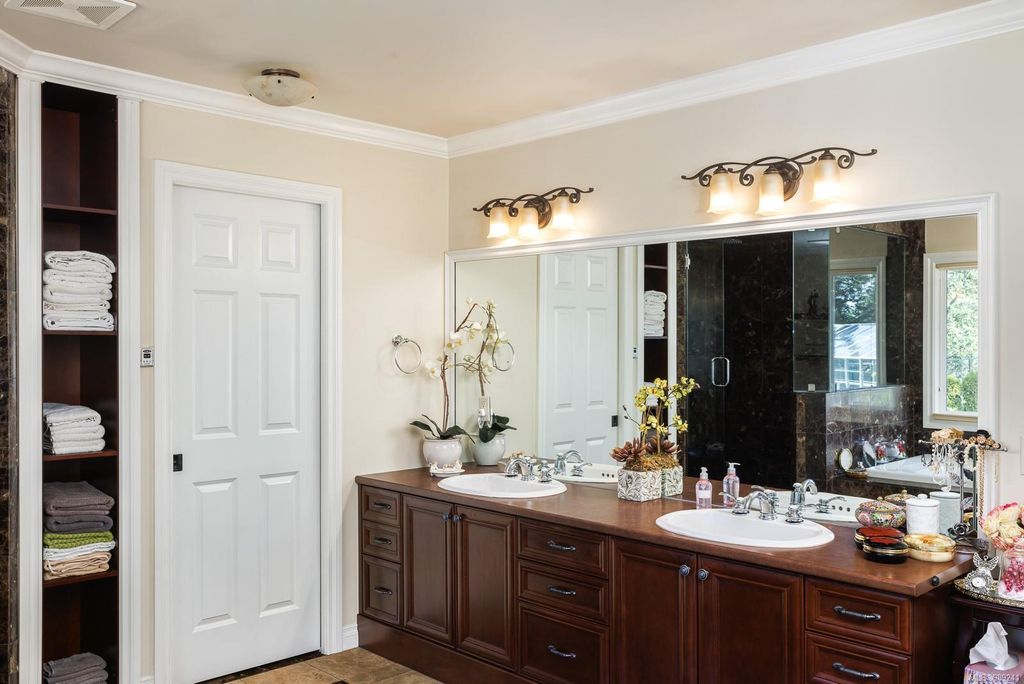 listing image 16043531775260733158