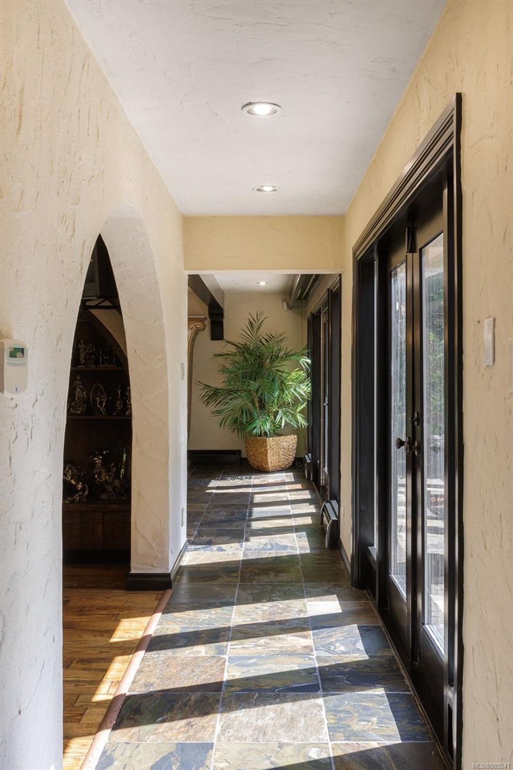 listing image 16043308883228535540