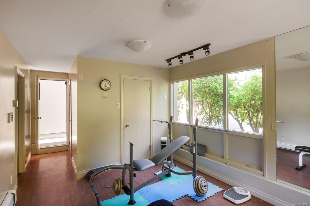 listing image 16048278989836466794