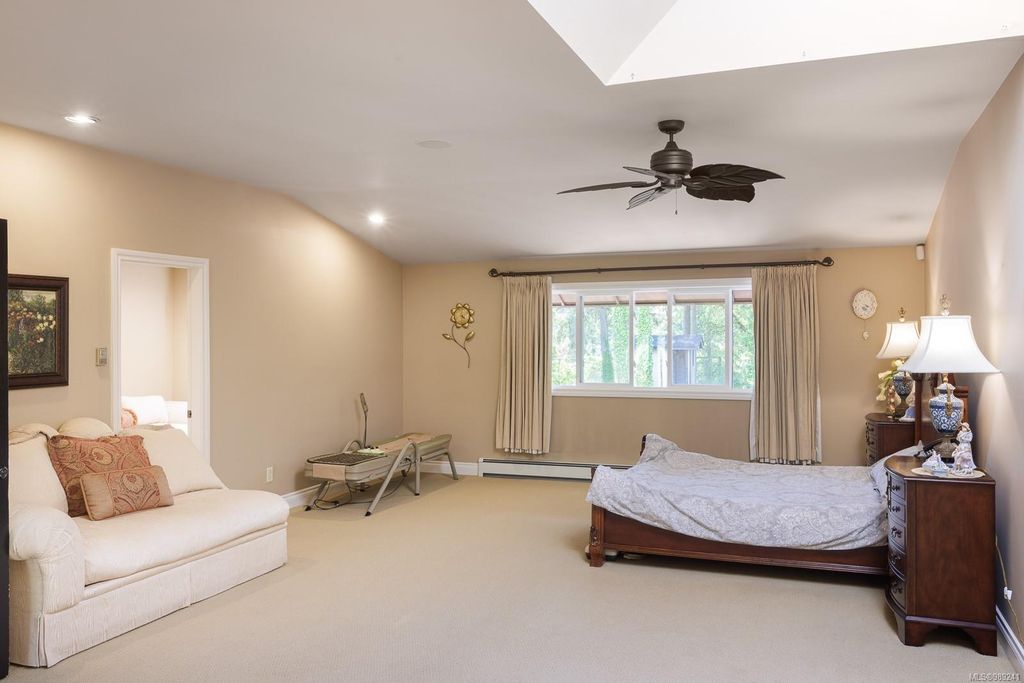 listing image 16047304658168662559