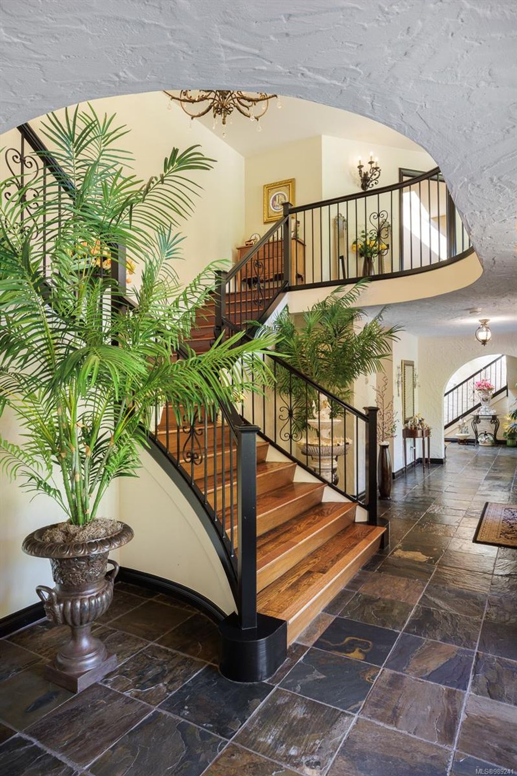 listing image 16041581937414254143