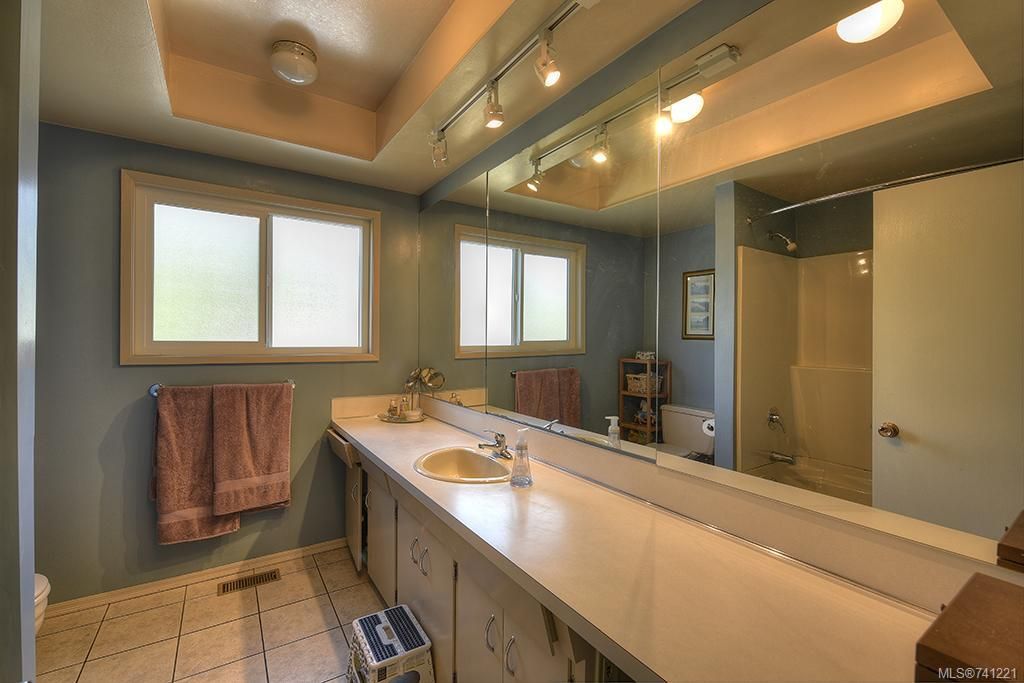 listing image 16048198953145141196