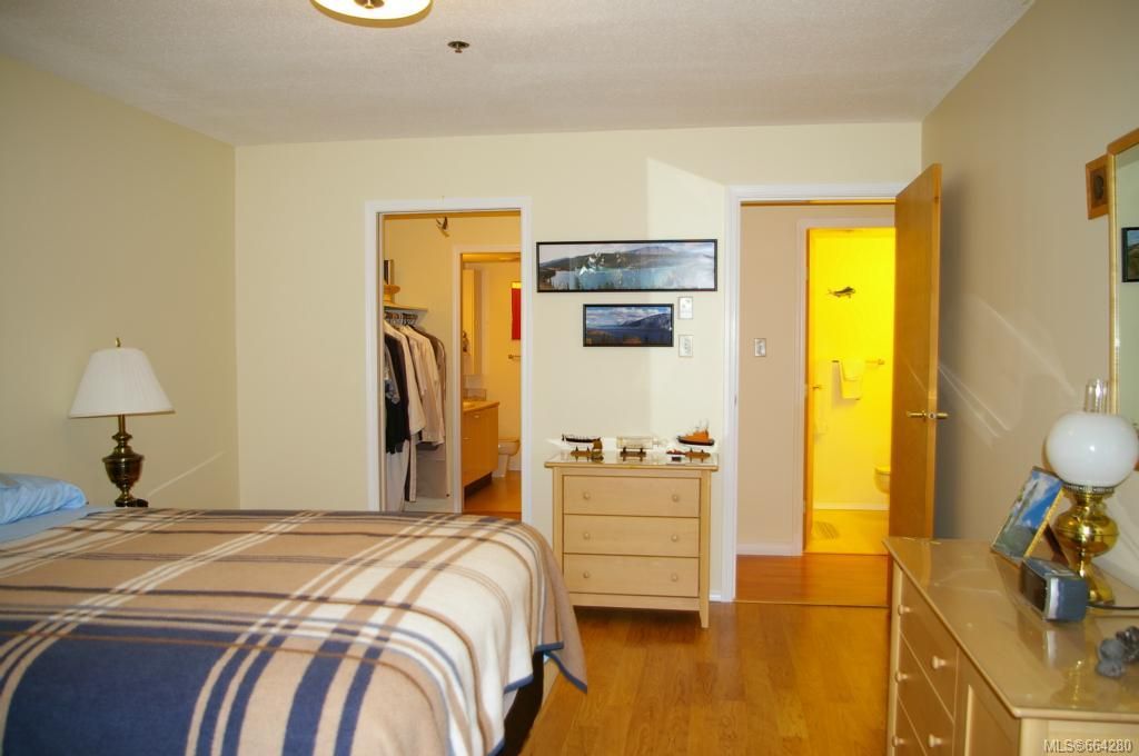 listing image 16049426075253444793