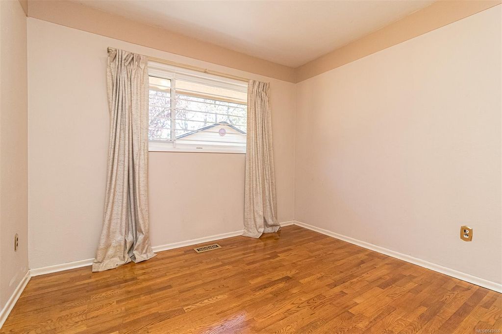 listing image 16047841798512518311