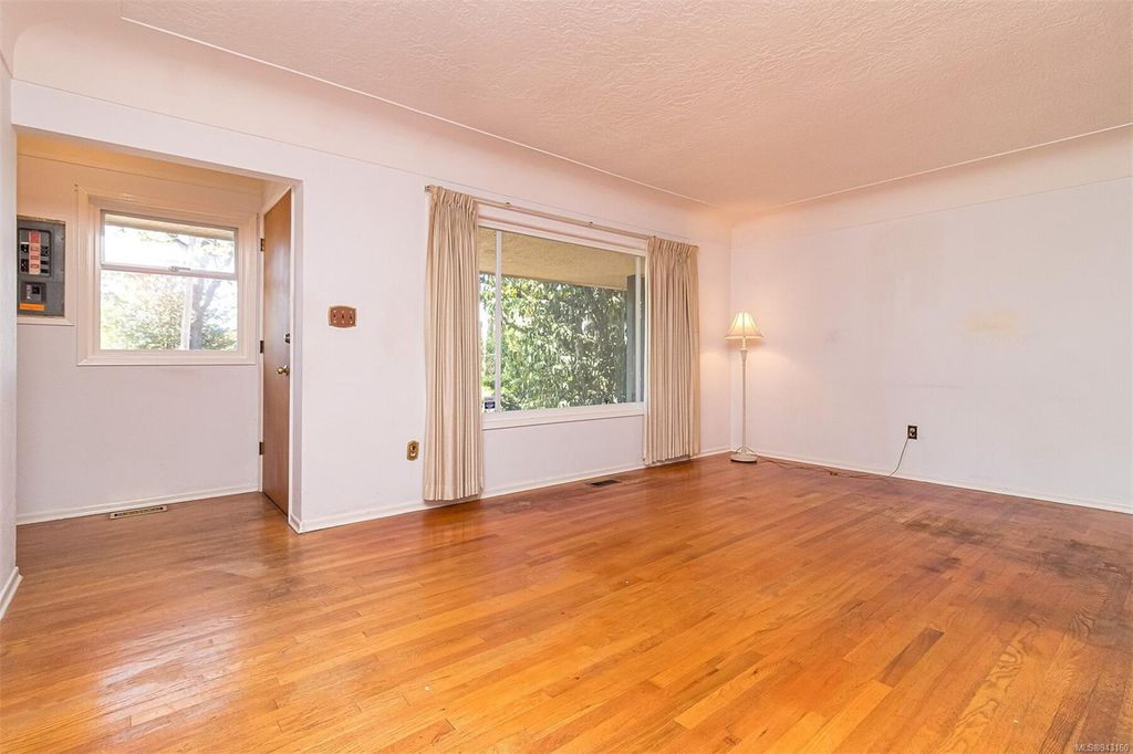 listing image 16049467821367781881