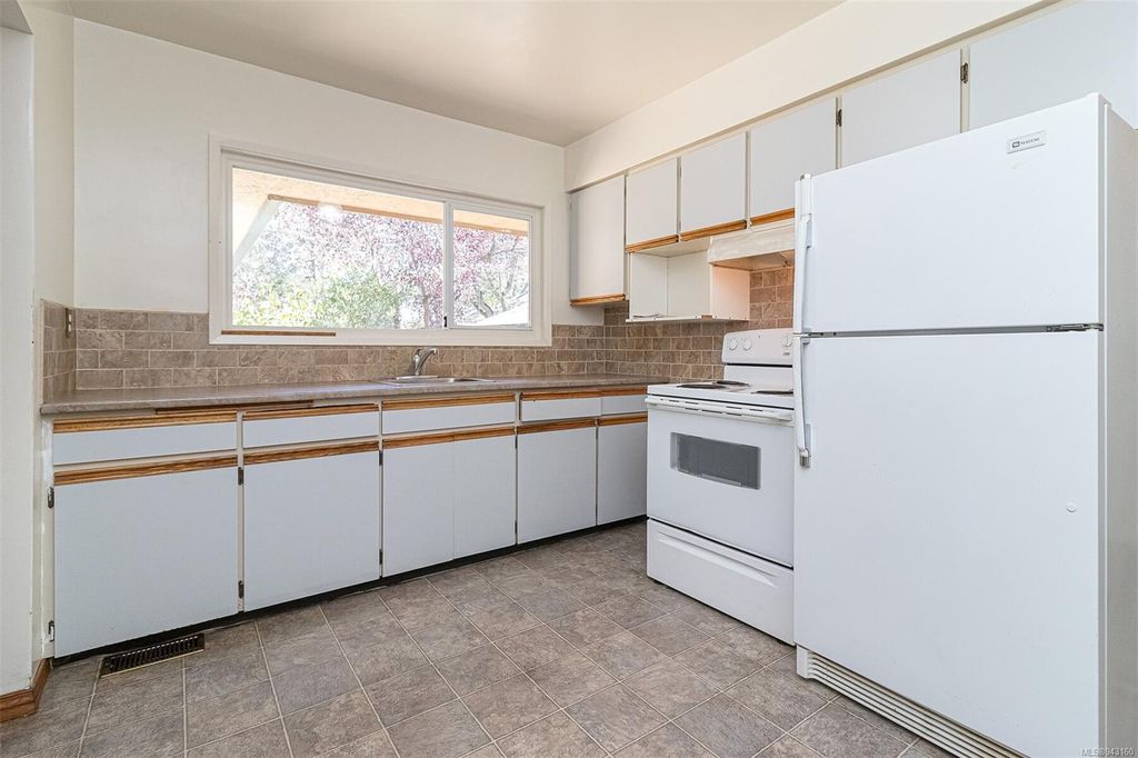 listing image 16040182578144645024