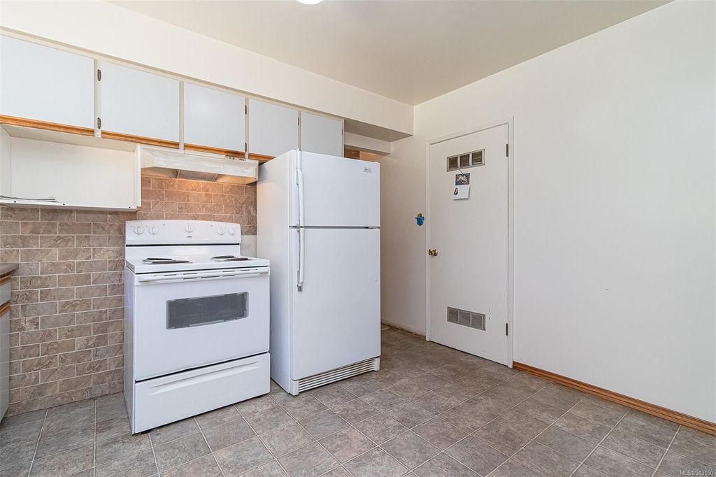 listing image 16041529813106434072