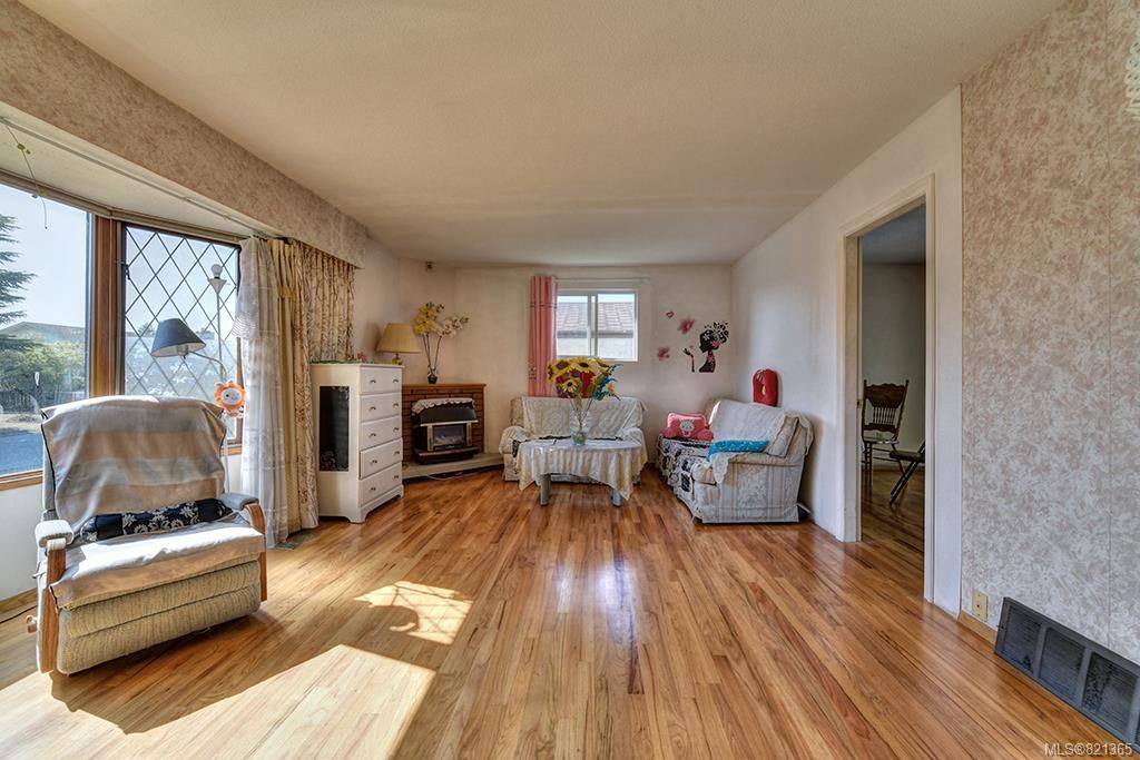 listing image 16043108377006