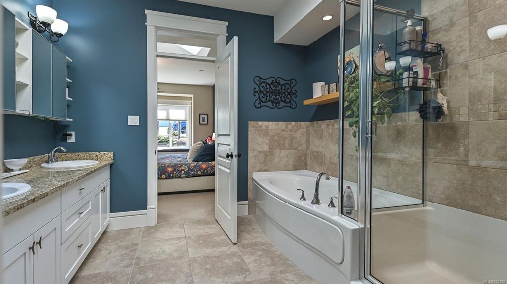 listing image 16043468129234499341