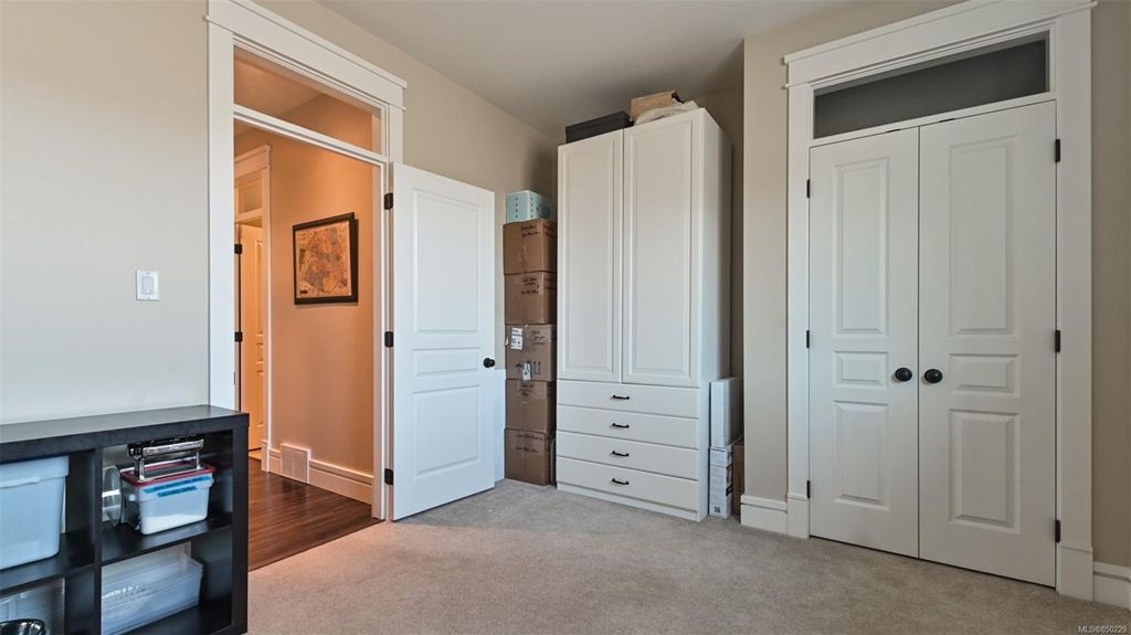listing image 16043274703496282392