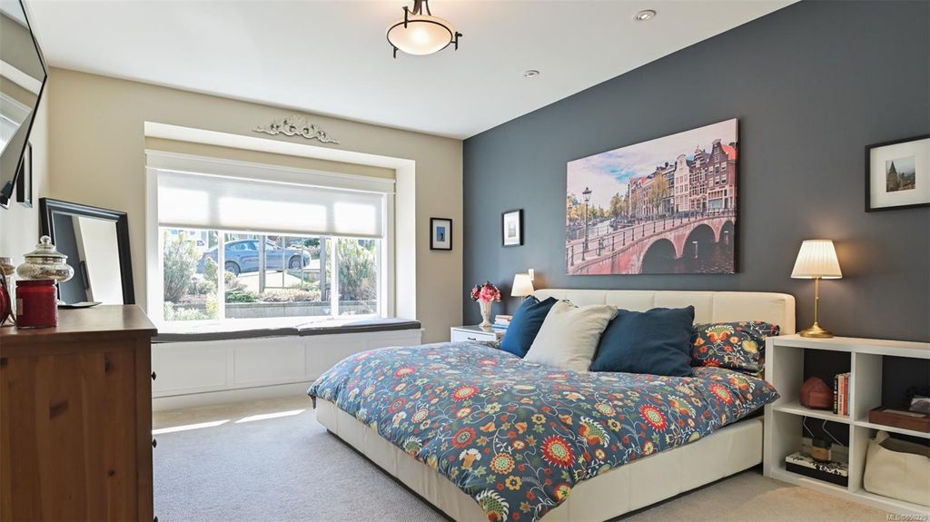 listing image 16044345571815040159