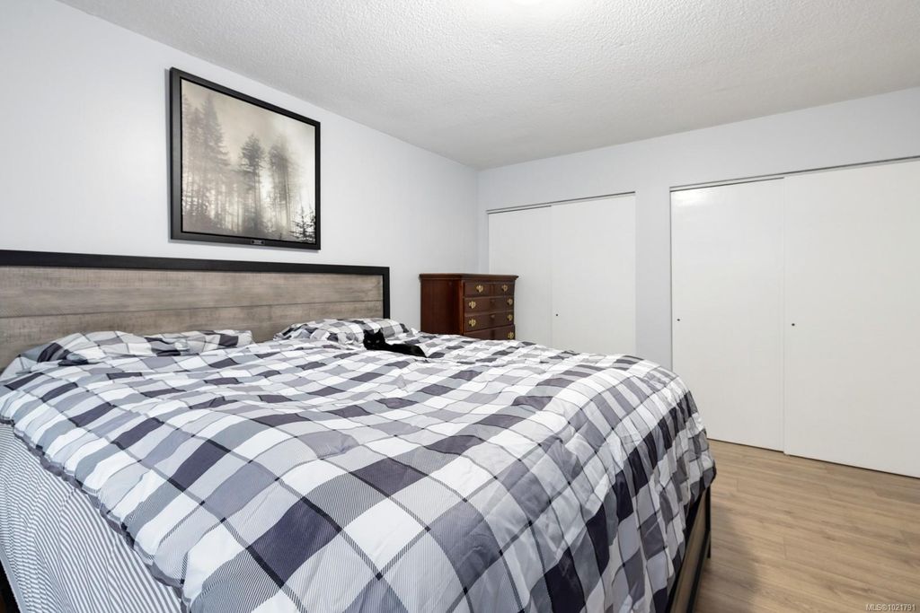 listing image 16049319009565074412