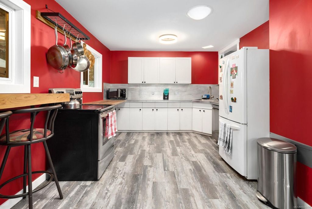 listing image 16049000315538672142