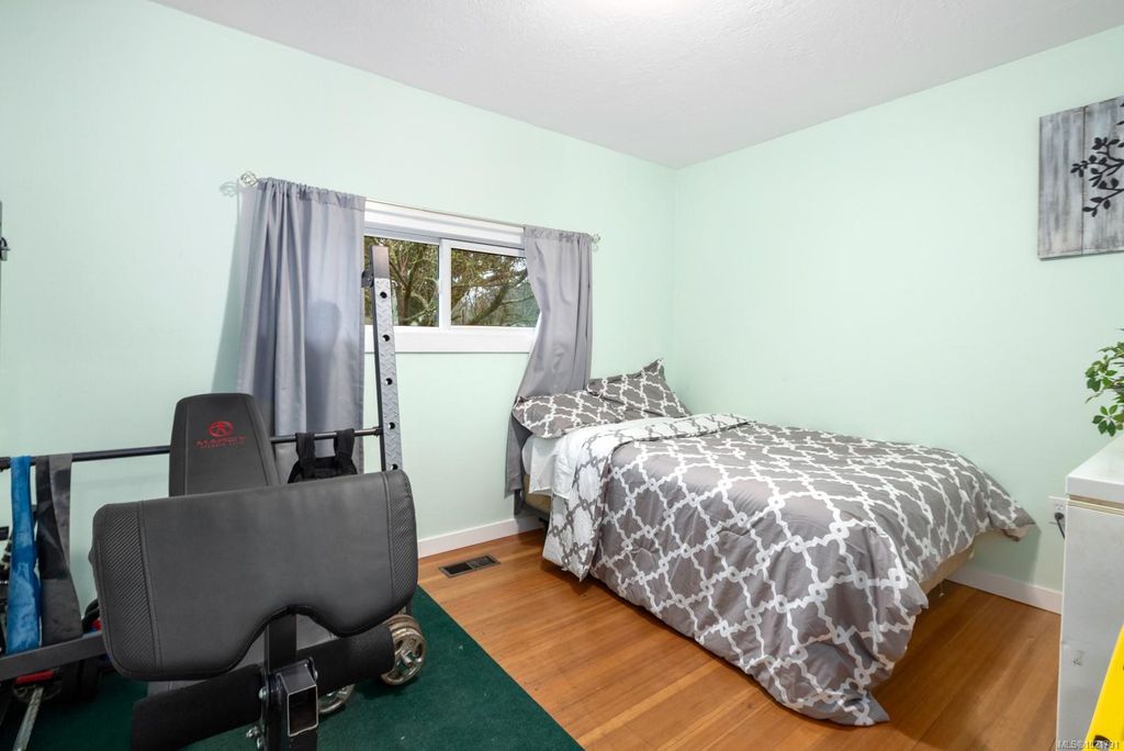 listing image 16048228777661334452