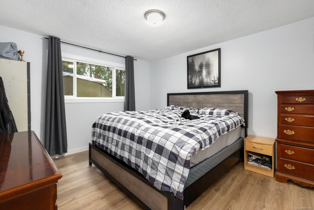 listing image 16045938064655888849