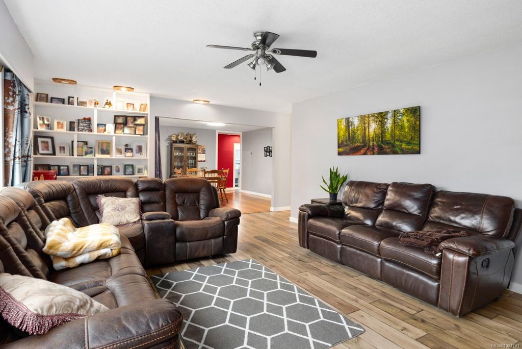 listing image 16049124117301395930