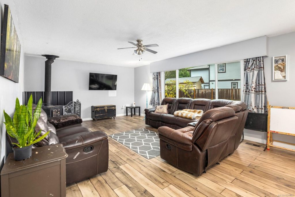 listing image 16046520751328333656