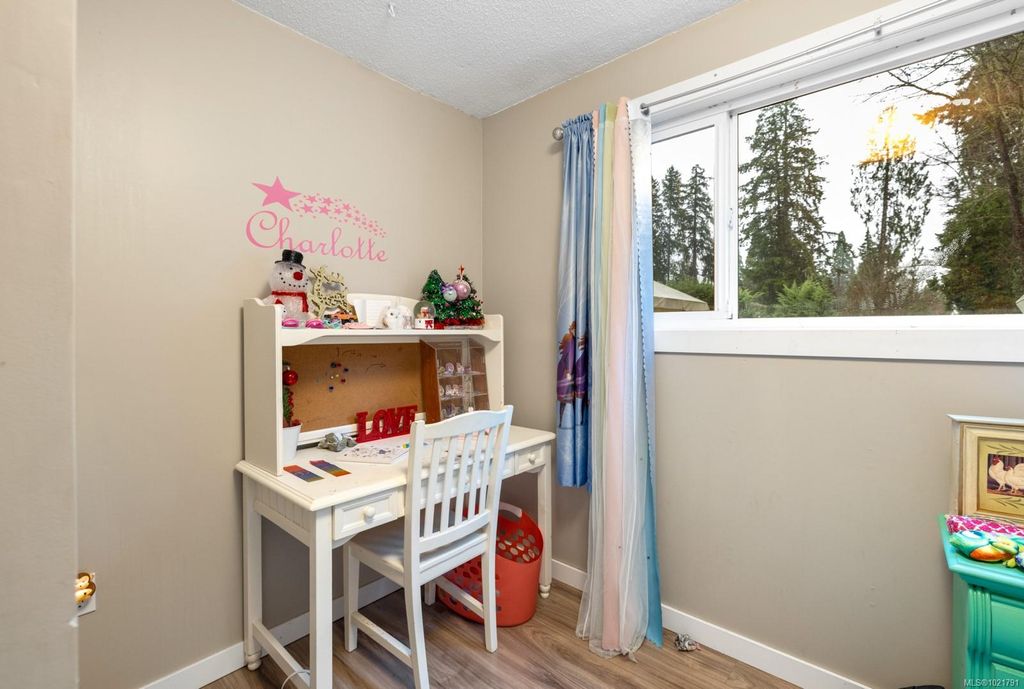 listing image 16041961374165665254