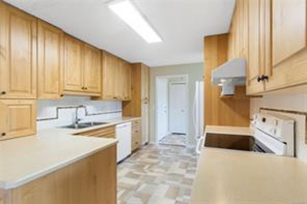 listing image 16047384170178294022