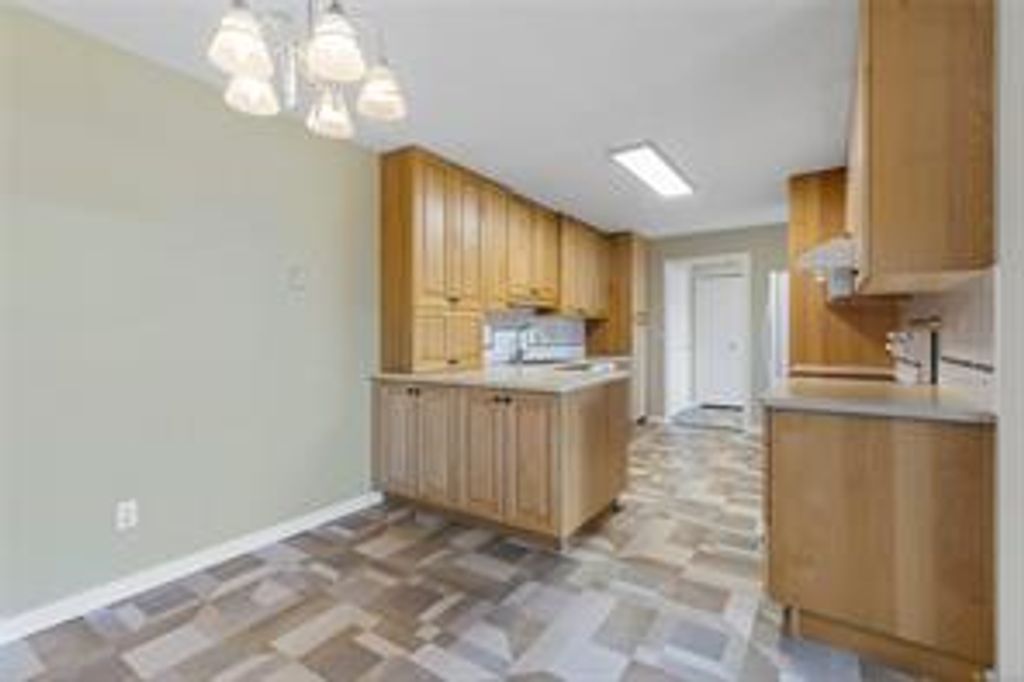 listing image 16046272175683570343