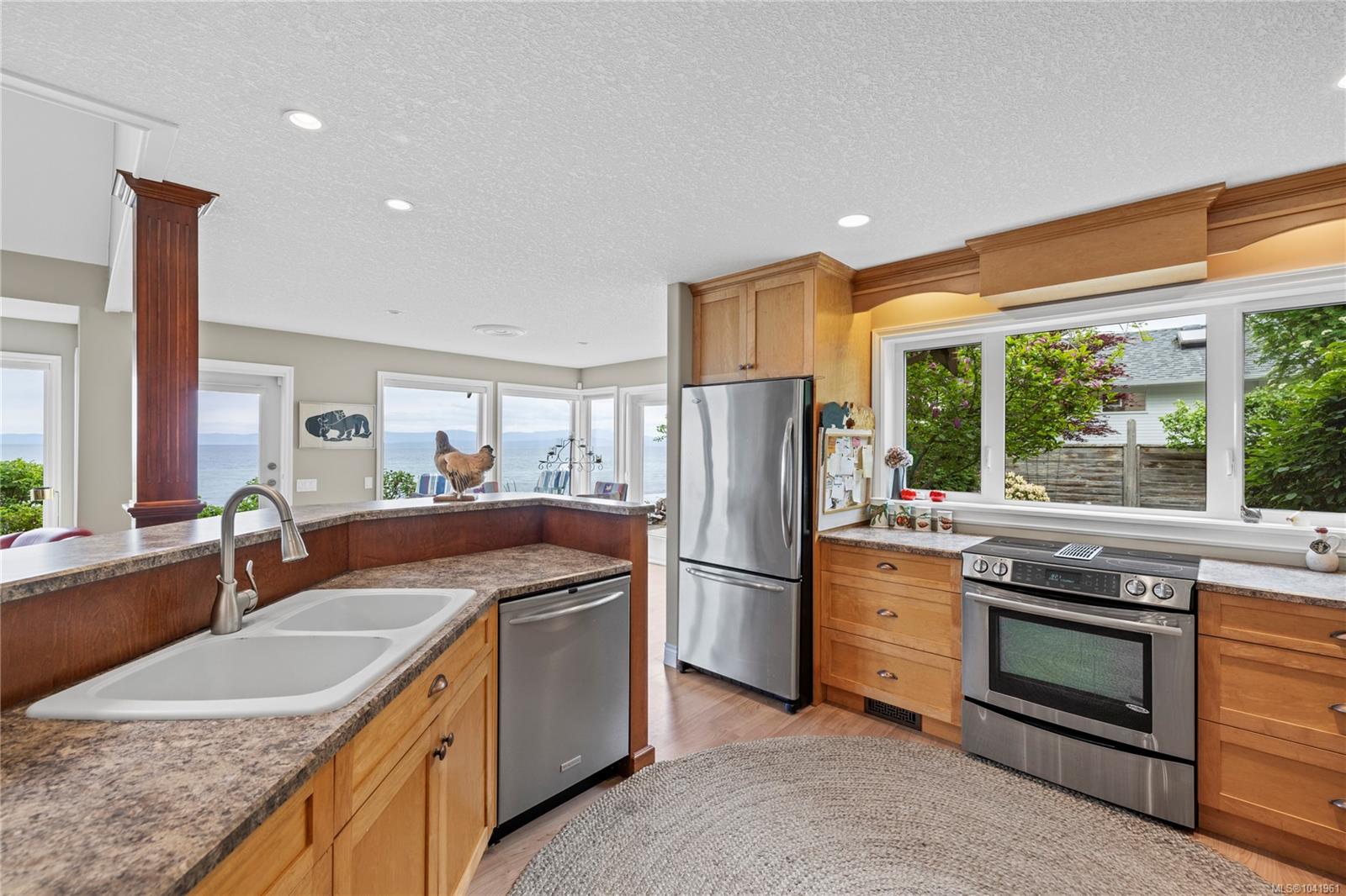 2995 Island Hwy W