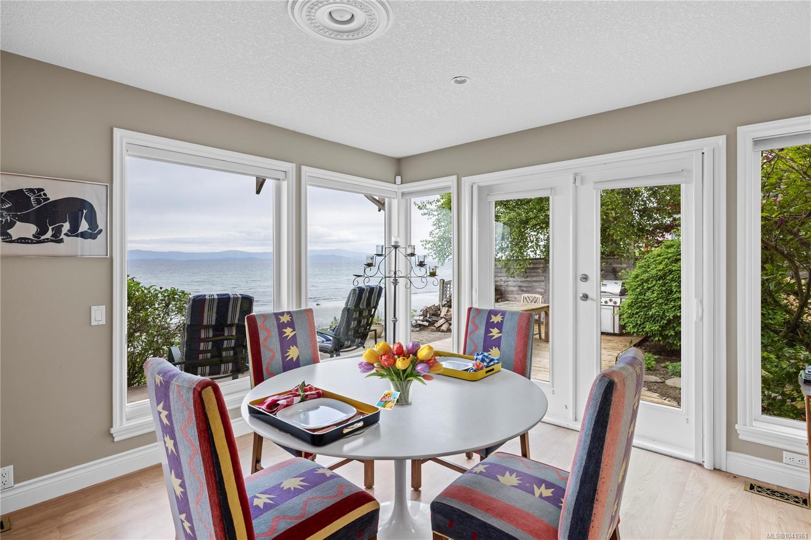 2995 Island Hwy W
