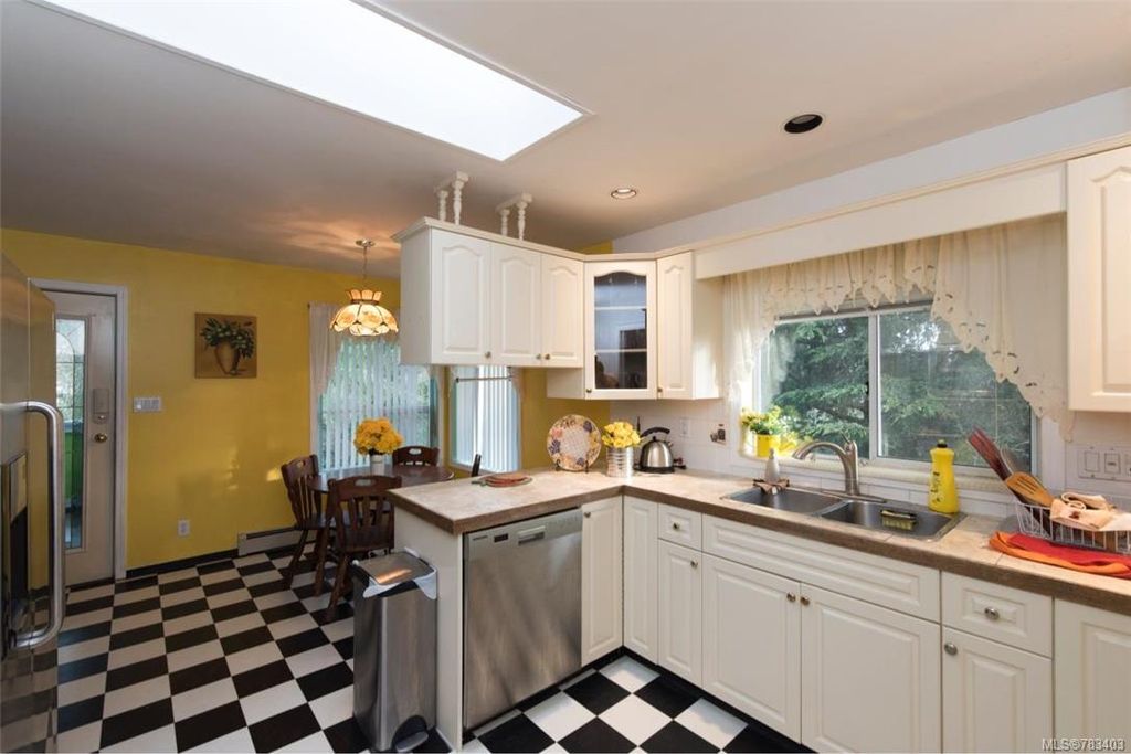 listing image 16048295796287817977