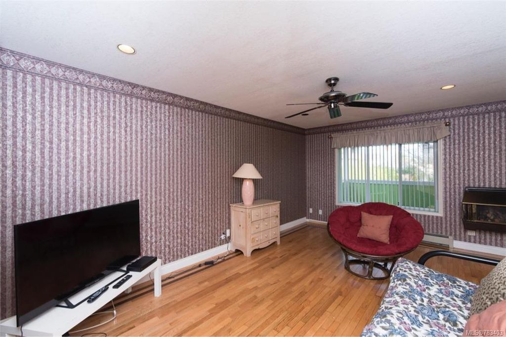 listing image 16046973462224362361