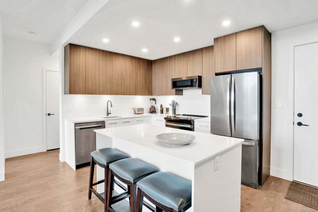 listing image 16042990841757118461