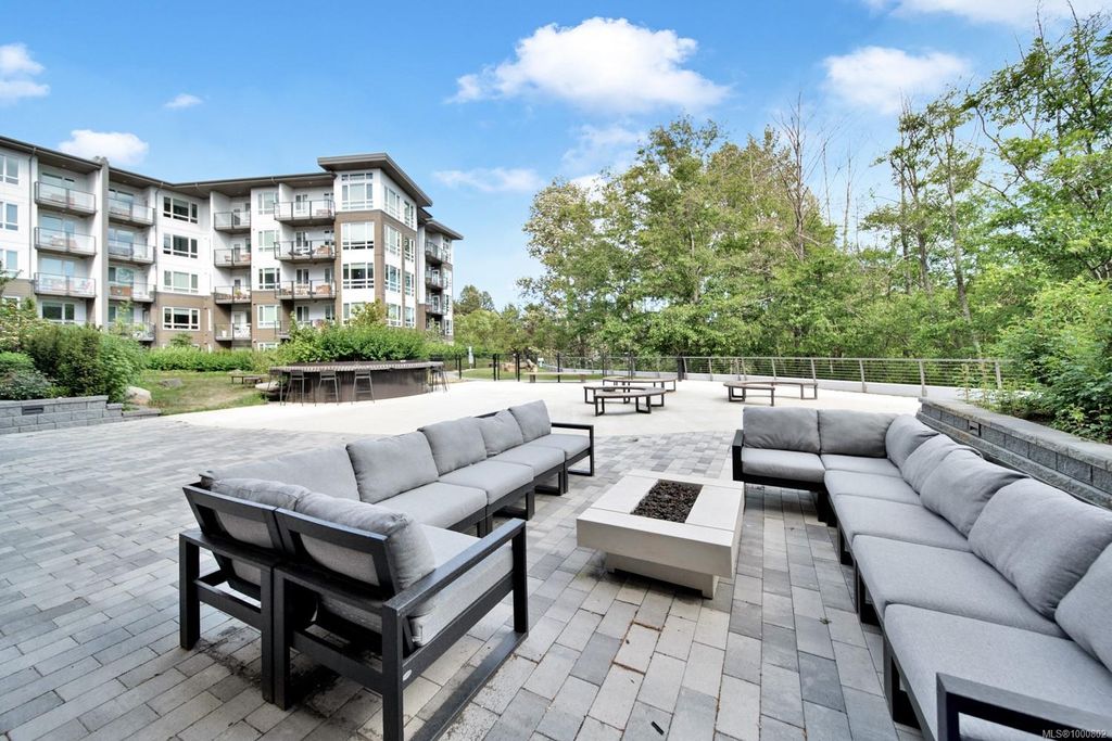 listing image 16048393487298170119