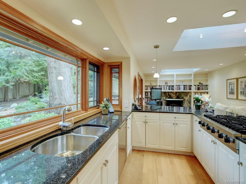 listing image 16047492377084786975