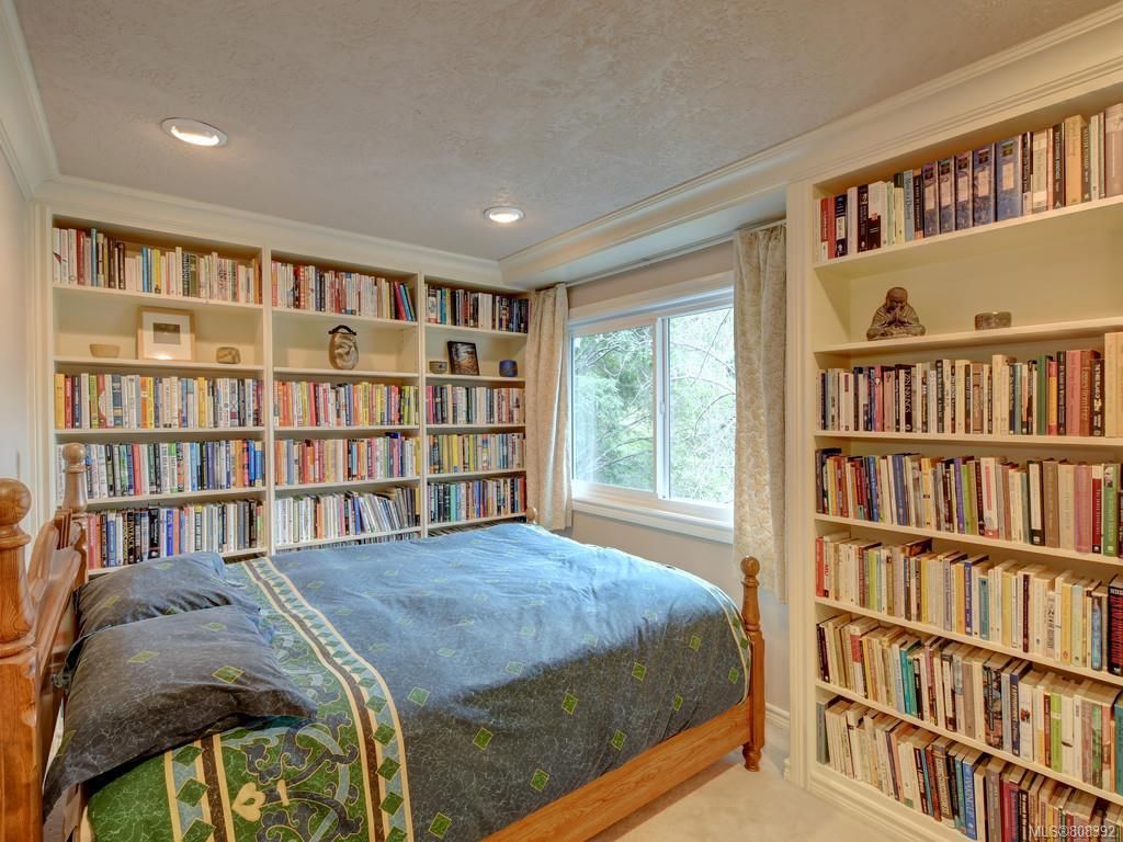 listing image 16047018891570040943