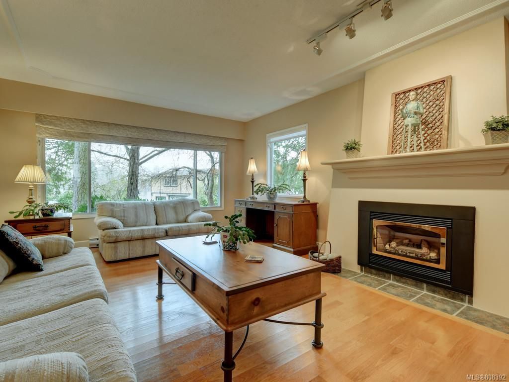 listing image 16048760465587497559