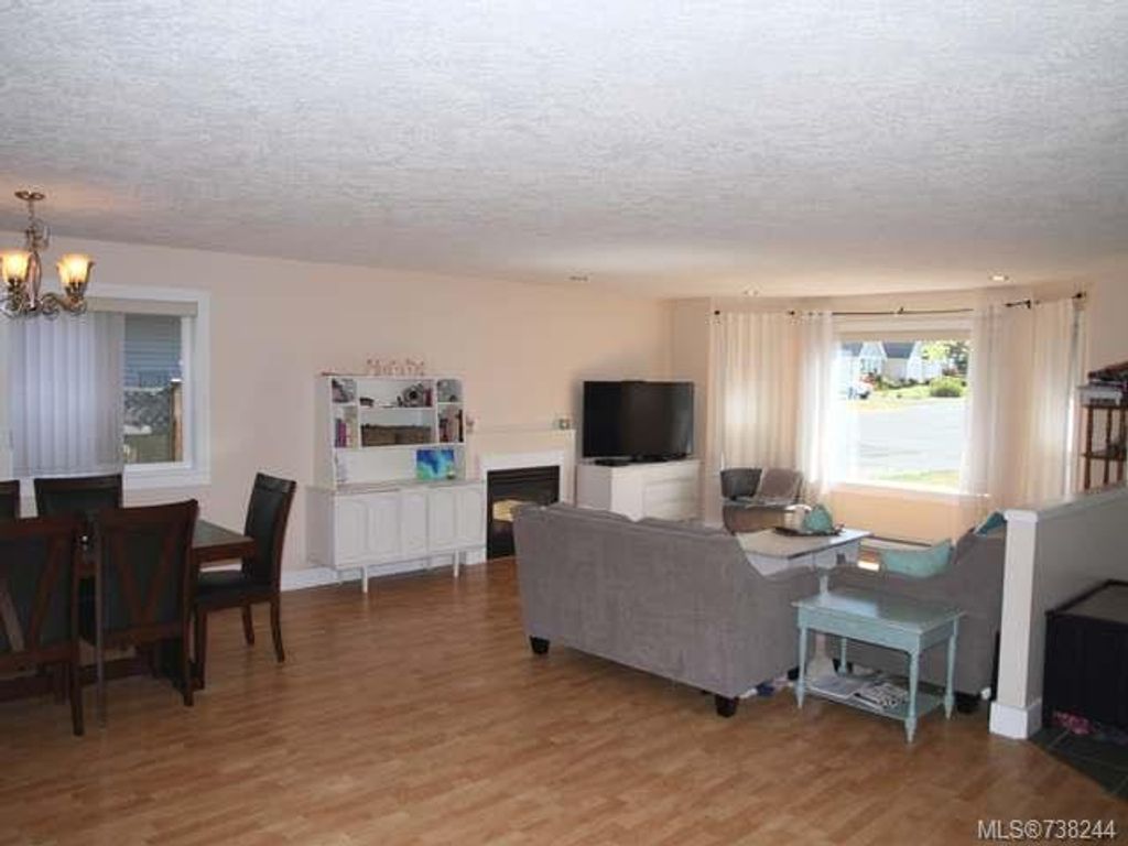 listing image 16041324942967689177