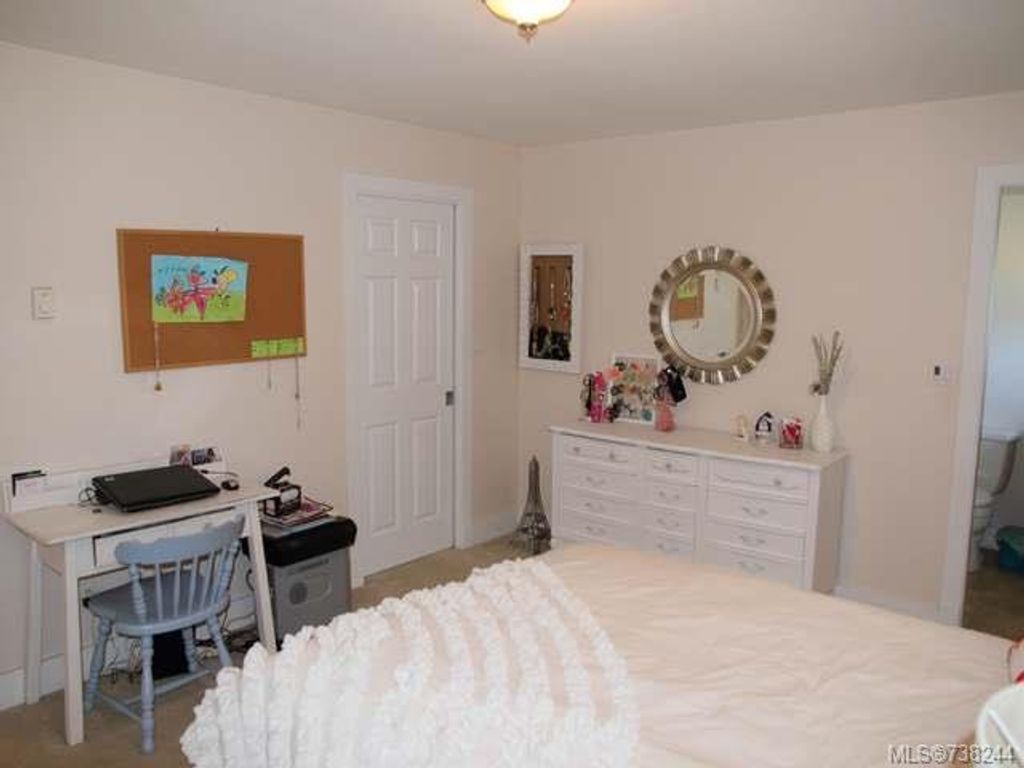 listing image 16040343901829816577