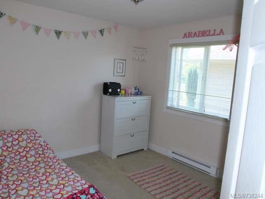 listing image 16049634789375396646