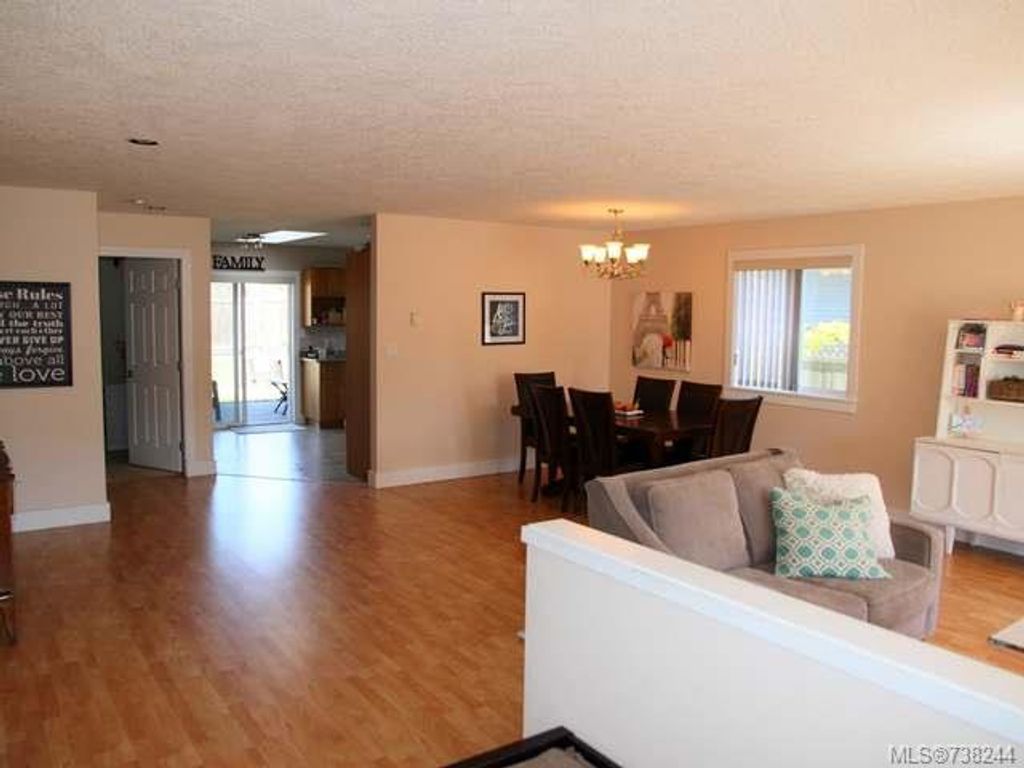 listing image 16049559983032650779