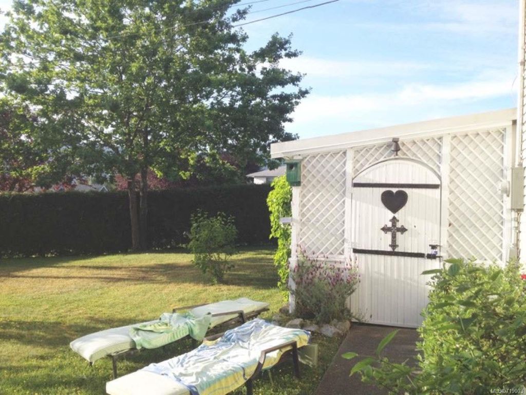 listing image 16044618341455659789