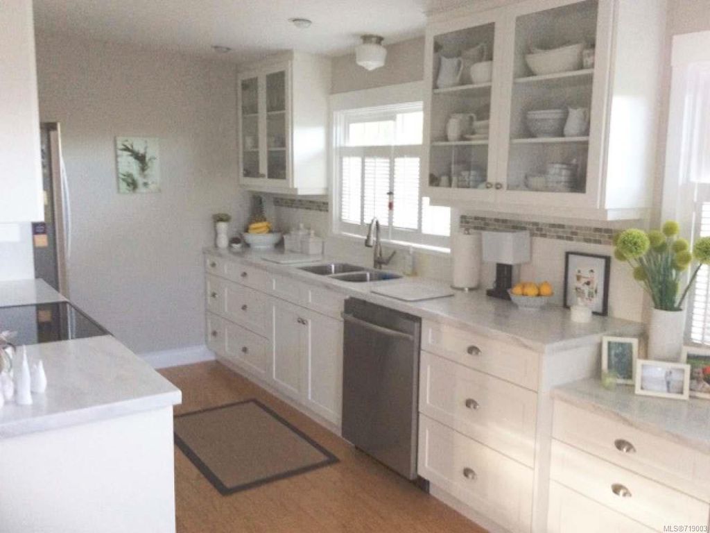 listing image 16047081077994776185