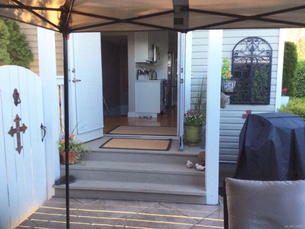listing image 16047037183653634065