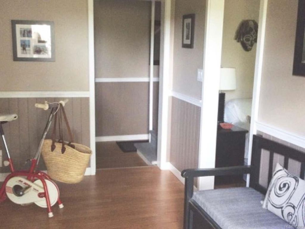 listing image 16047328331736264152