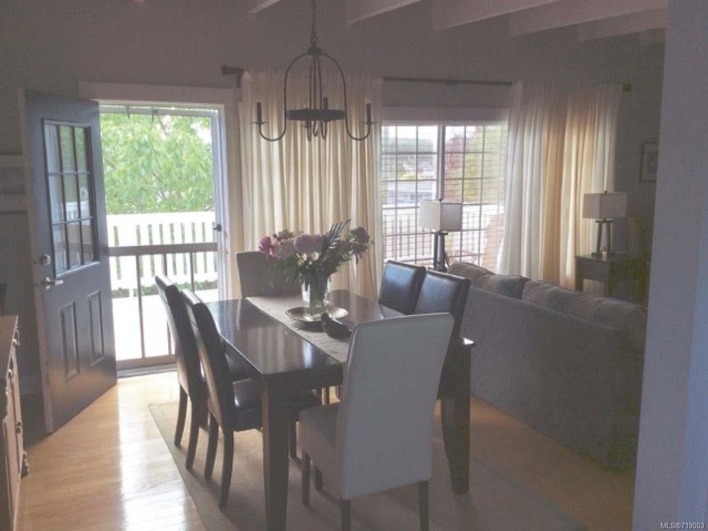listing image 16040996264994363401